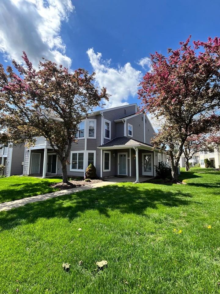 1107 Bennett Pl - Photo 2 of 28