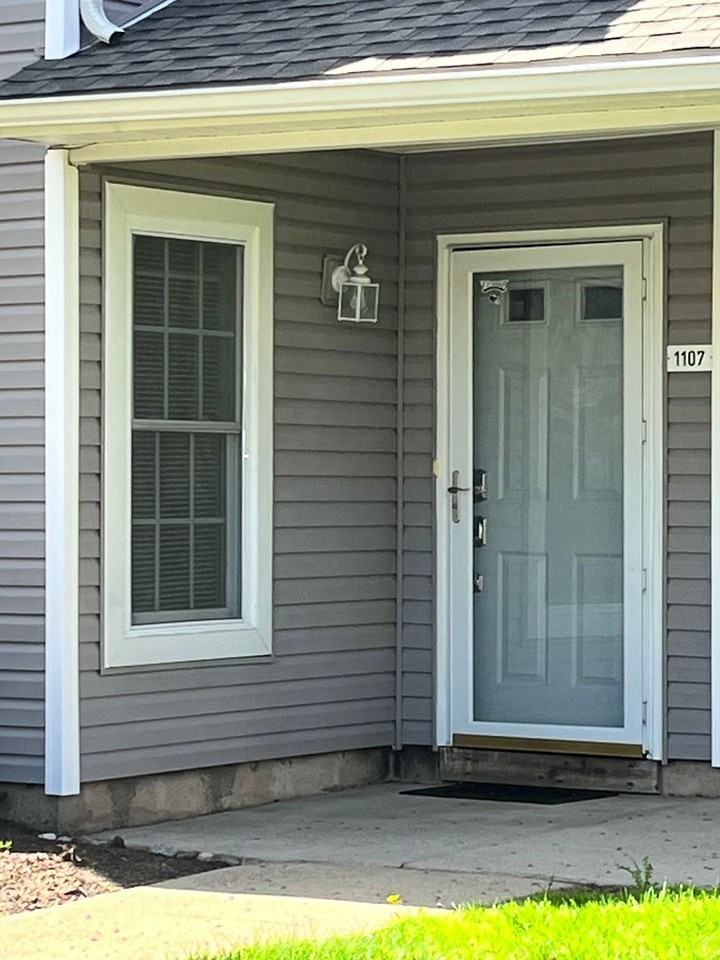 1107 Bennett Pl - Photo 3 of 28