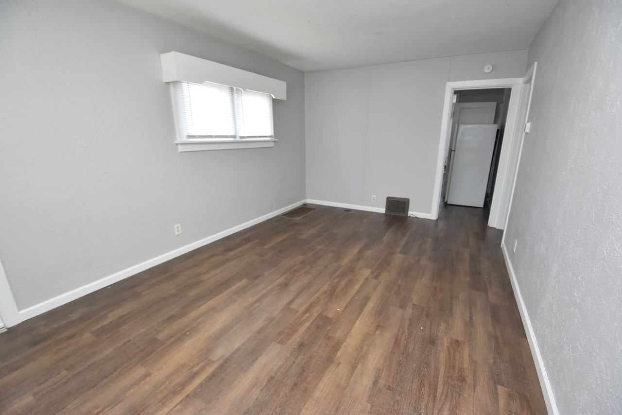 1009 N Merrifield Ave - Photo 3 of 17