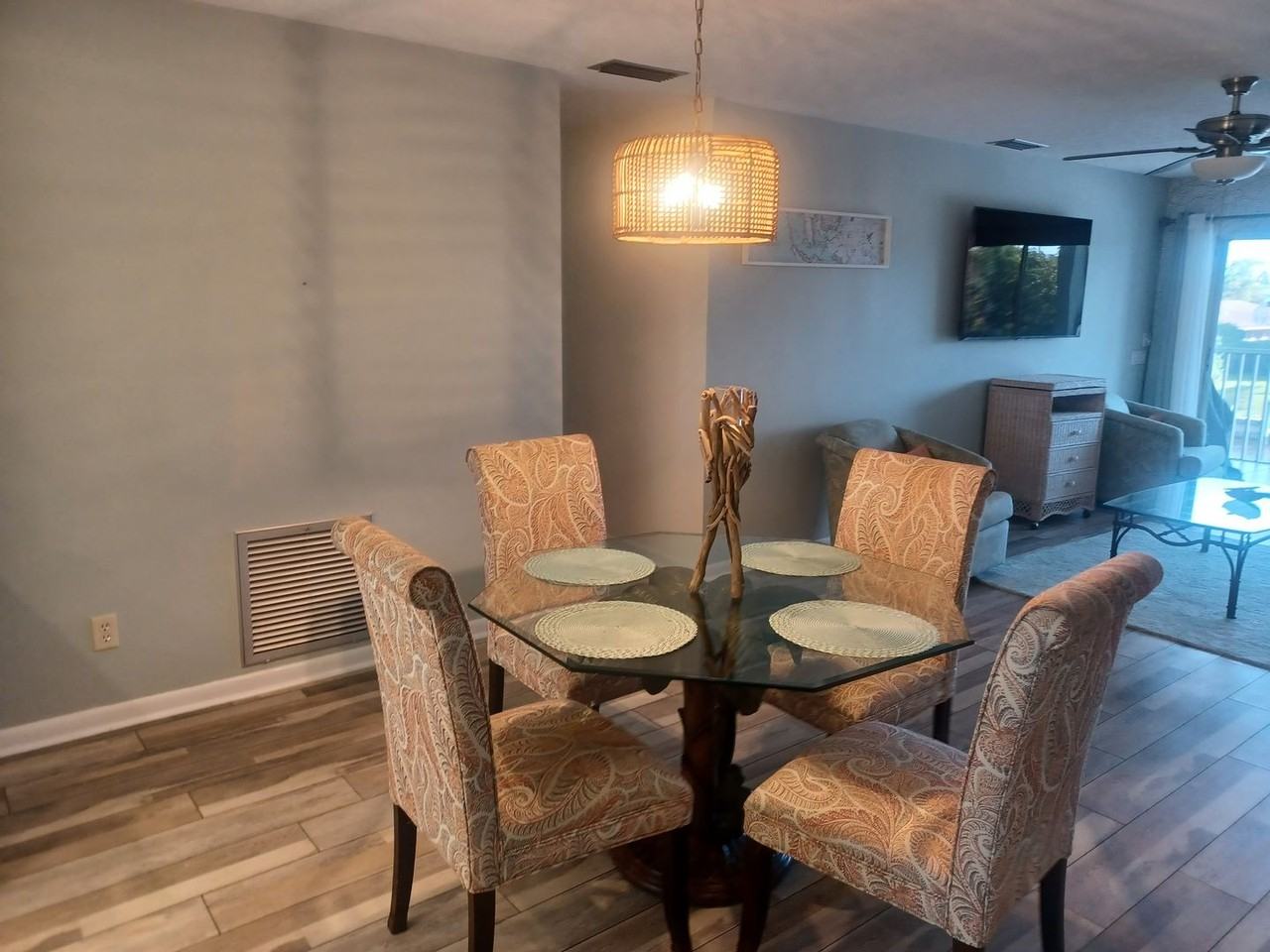 1206 Se 46th St - Photo 3 of 20