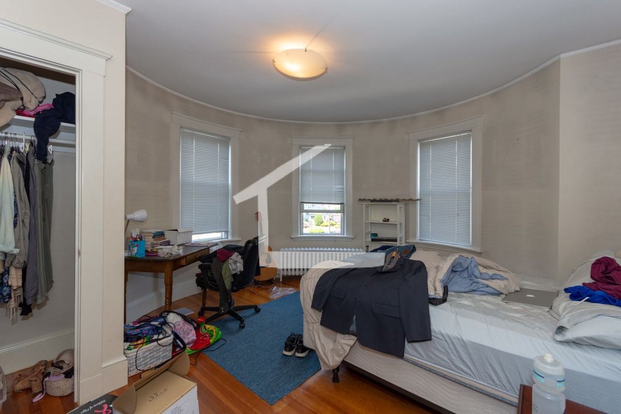442 Washington St - Photo 3 of 8