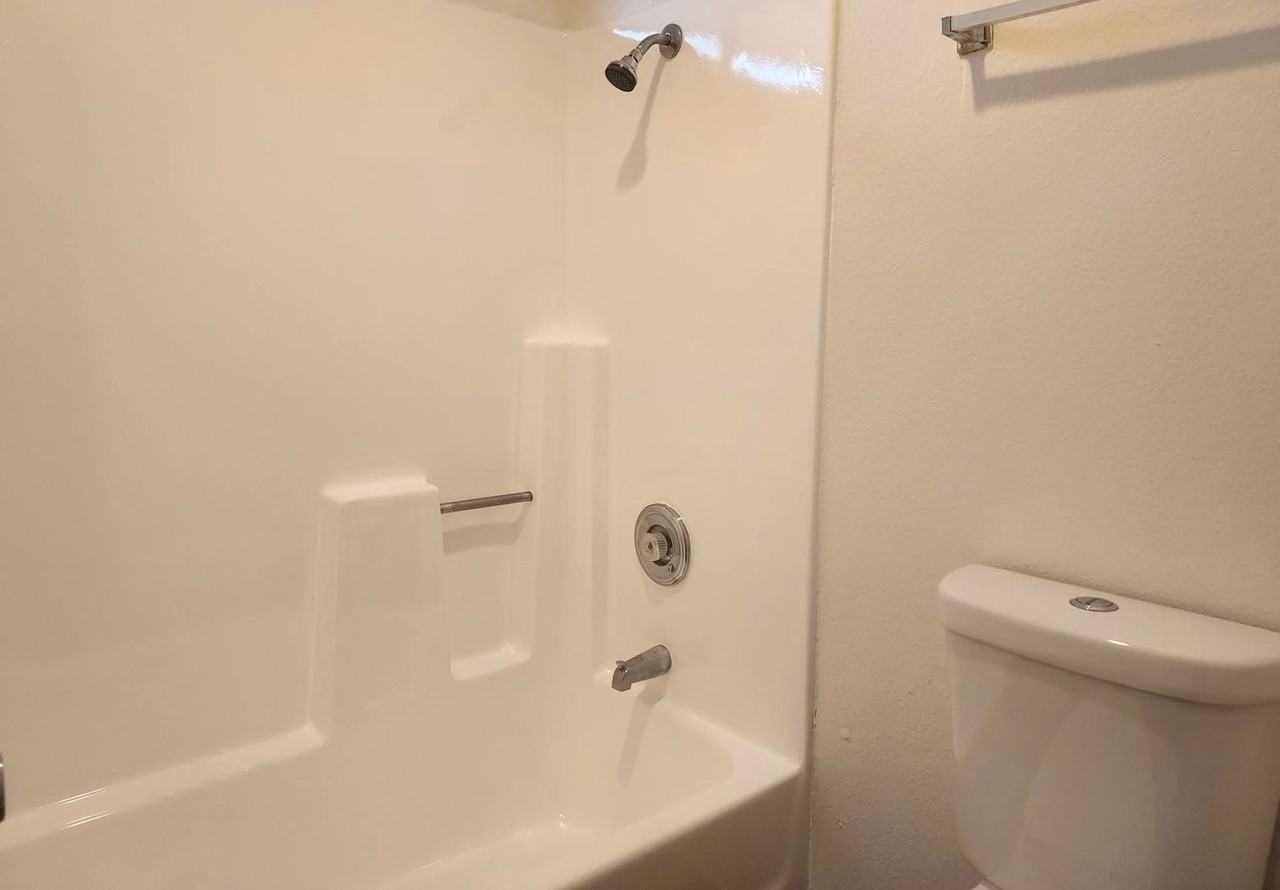 12349 Lakeshore Dr #8 - Photo 6 of 9
