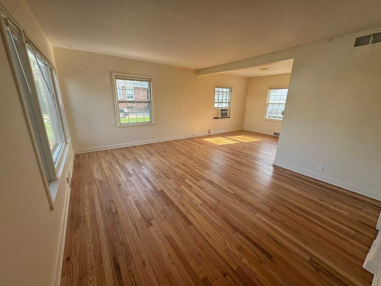 1312 Roosevelt Ave - Photo 2 of 21