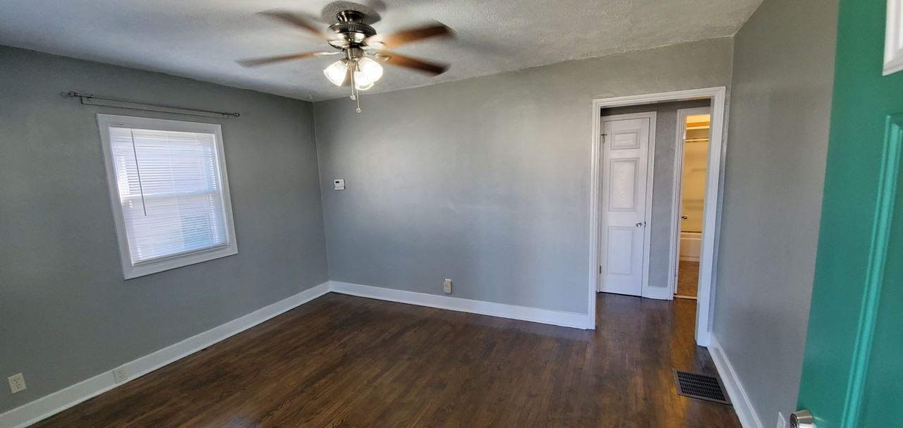 848 Reading Rd - Photo 7 of 50