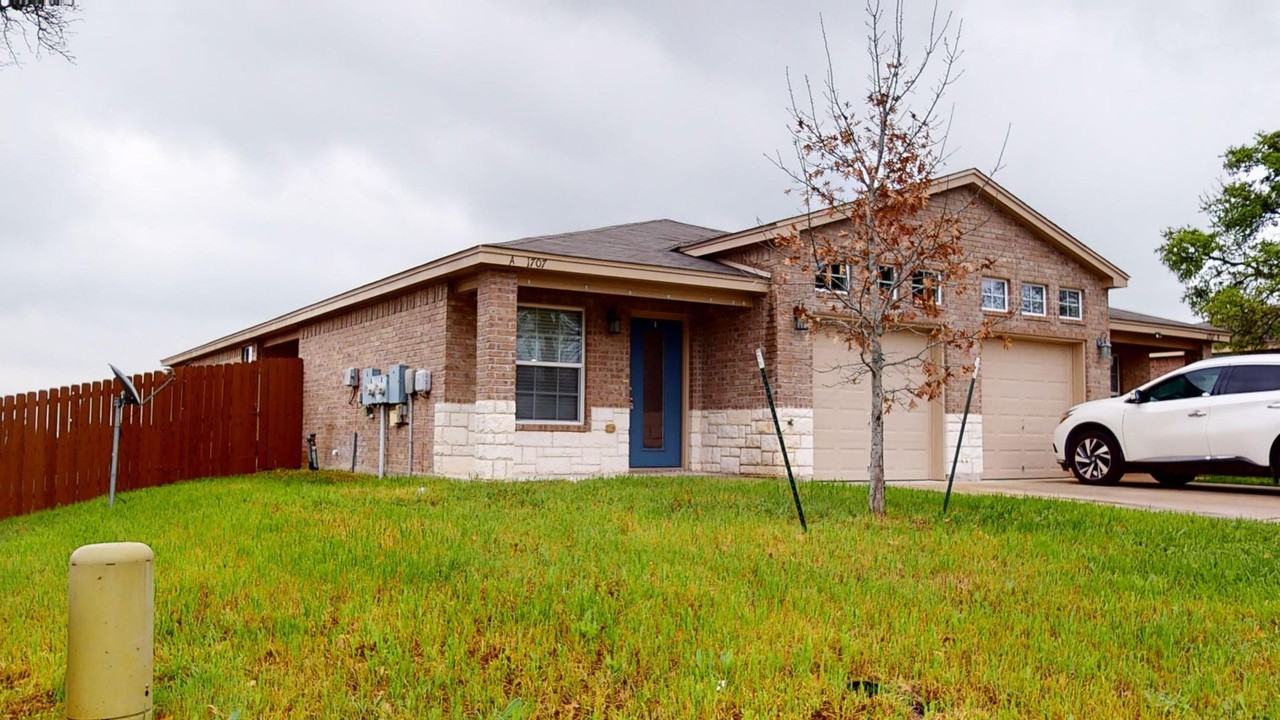1707 Aztec Trce #A - Photo 2 of 29
