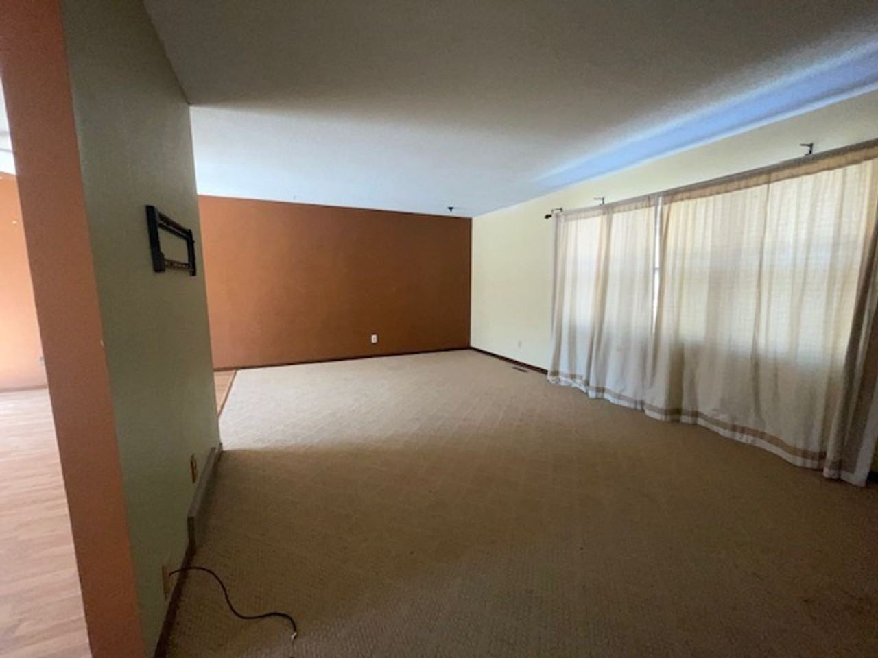 5201 W Saint James Dr - Photo 3 of 11