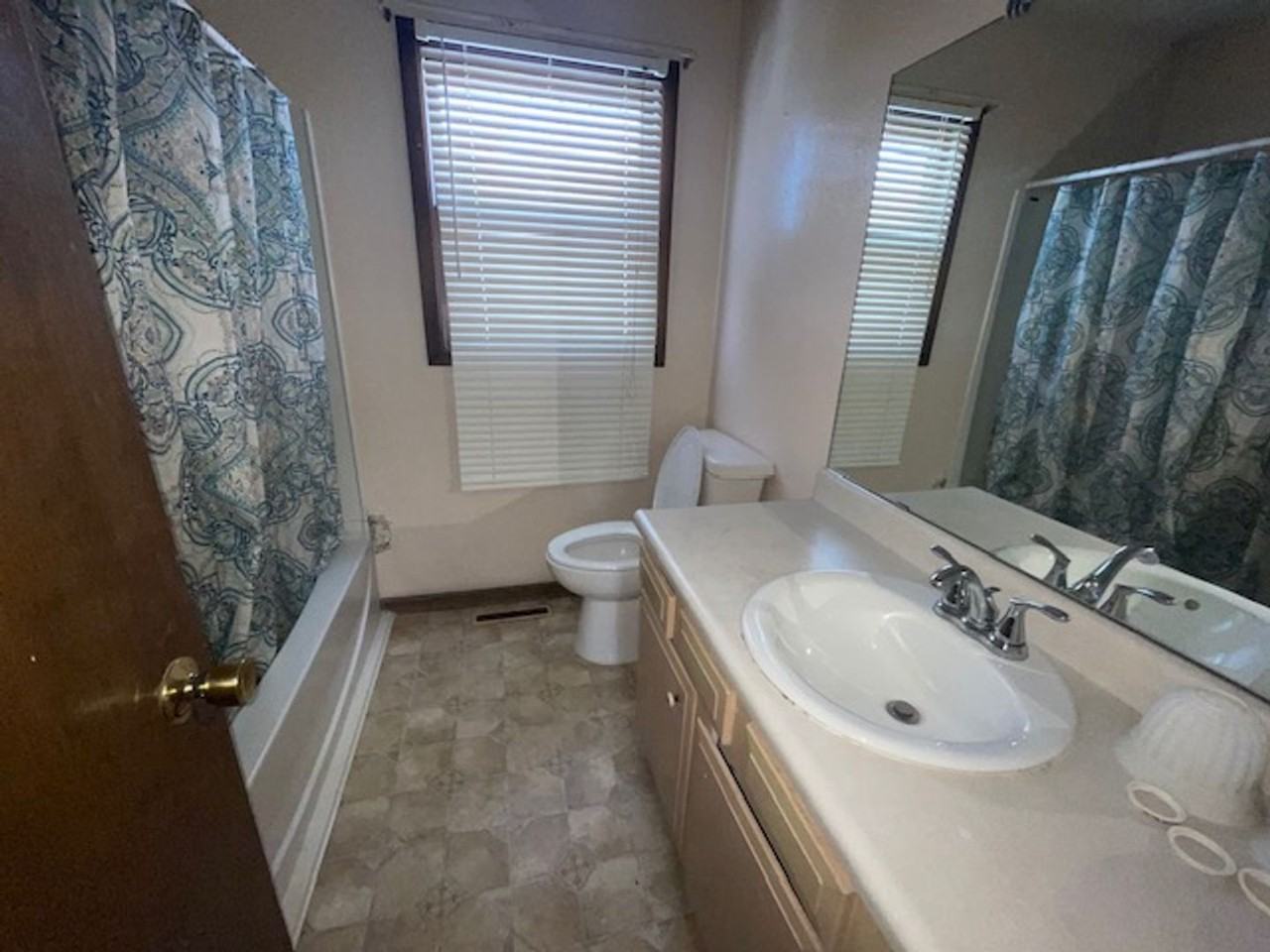 5201 W Saint James Dr - Photo 4 of 11