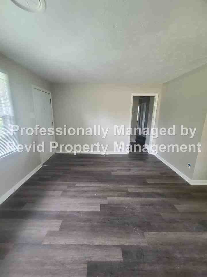 196 Ivan Rd - Photo 3 of 21