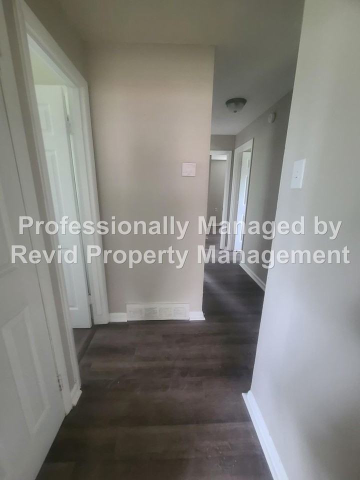196 Ivan Rd - Photo 5 of 22