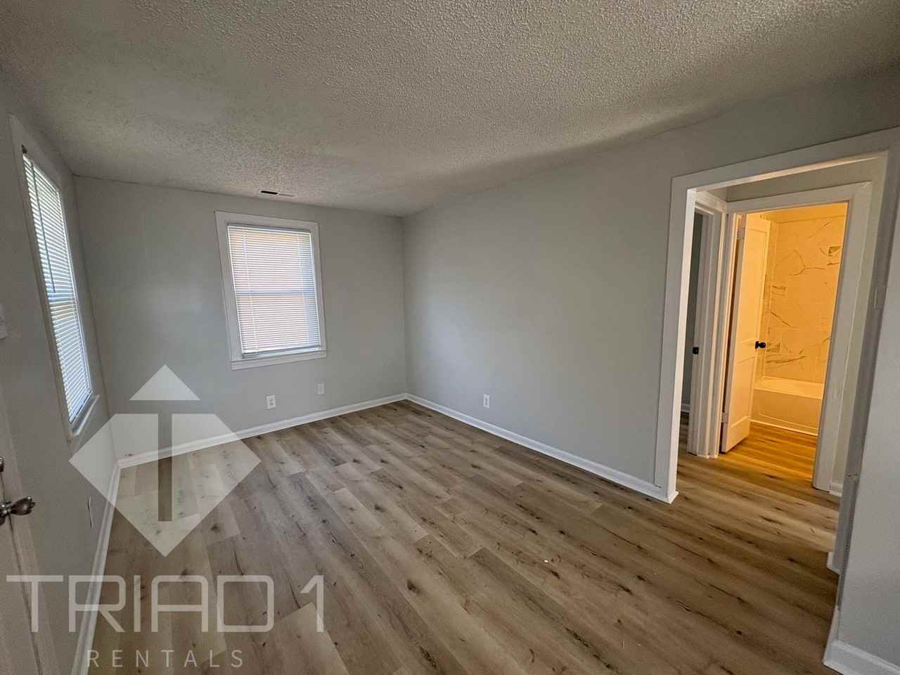 1327 Mayfair Ave - Photo 2 of 8