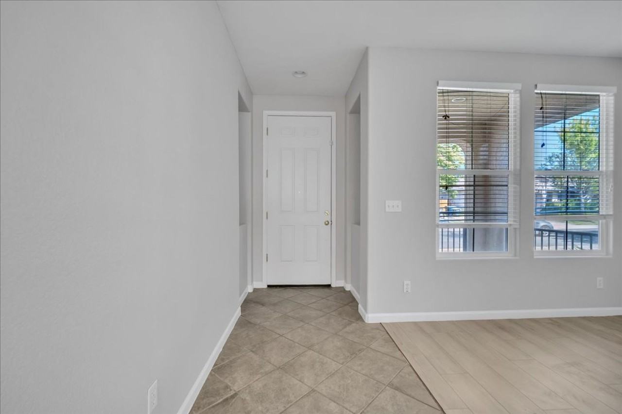 6029 Caddington Way - Photo 3 of 27