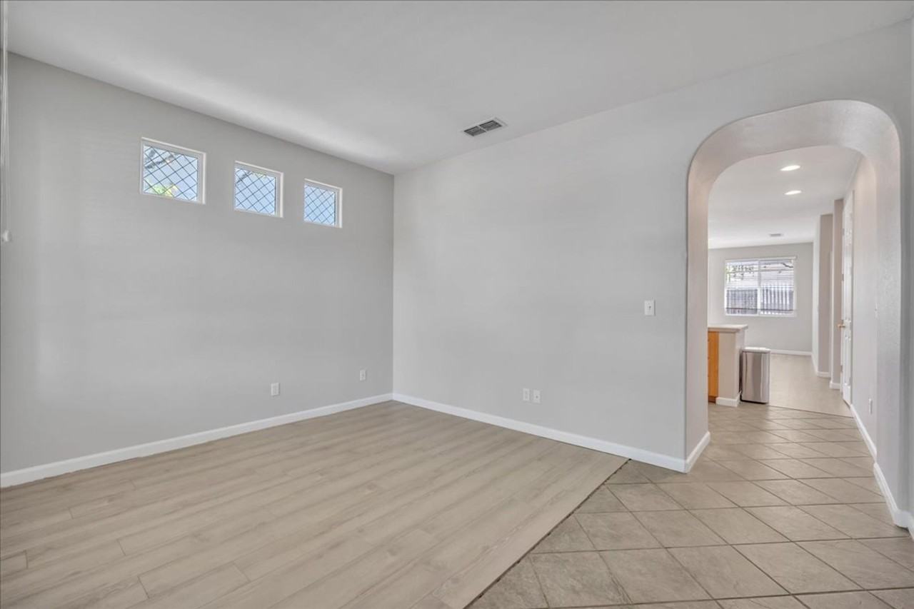 6029 Caddington Way - Photo 5 of 27