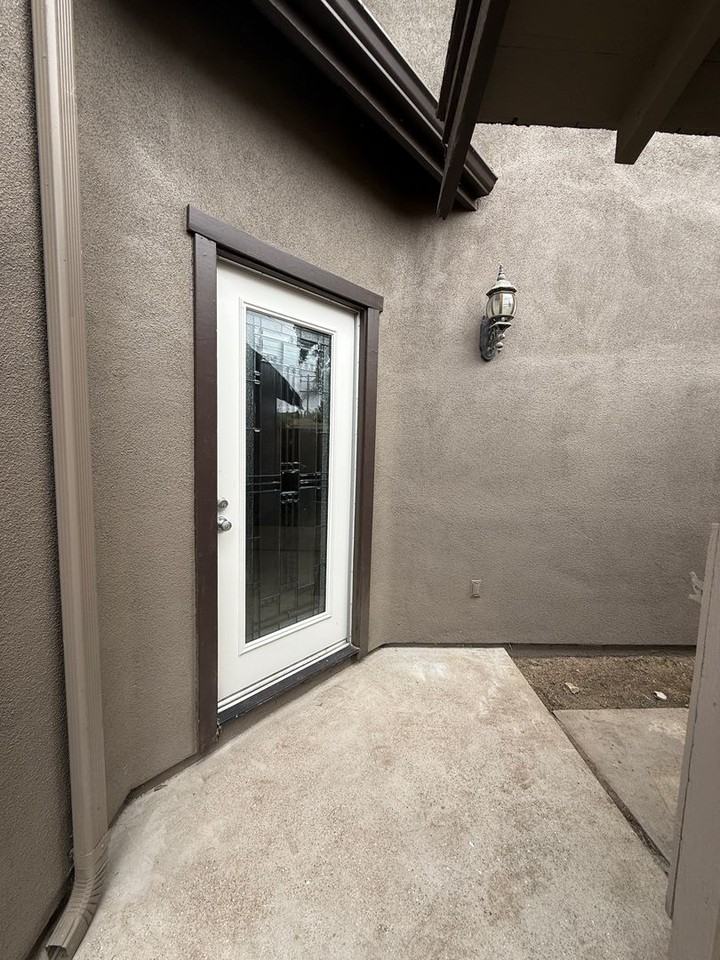 314 N Elizabeth St - Photo 3 of 43