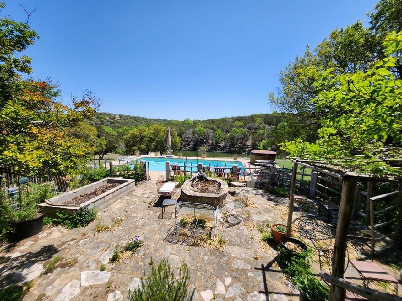 155 Downing Rd - Photo 2 of 20