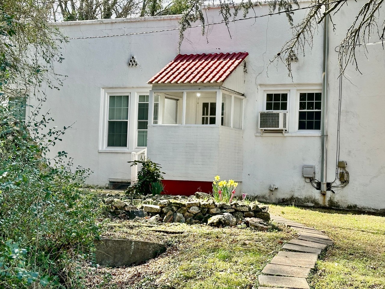 405 E Elm St - Photo 3 of 46