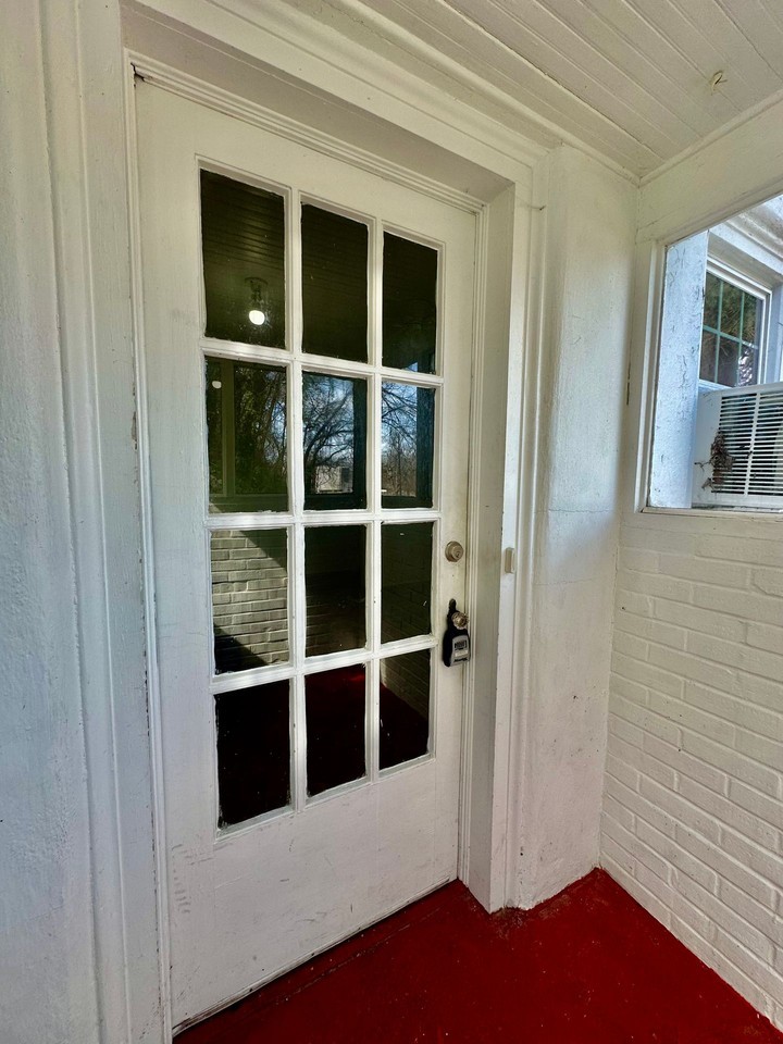 405 E Elm St - Photo 5 of 46