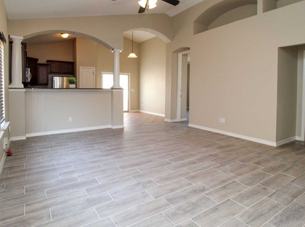 2216 Amber Point Pl - Photo 4 of 17