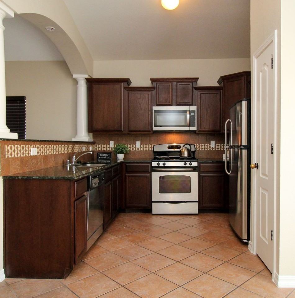 2216 Amber Point Pl - Photo 5 of 17