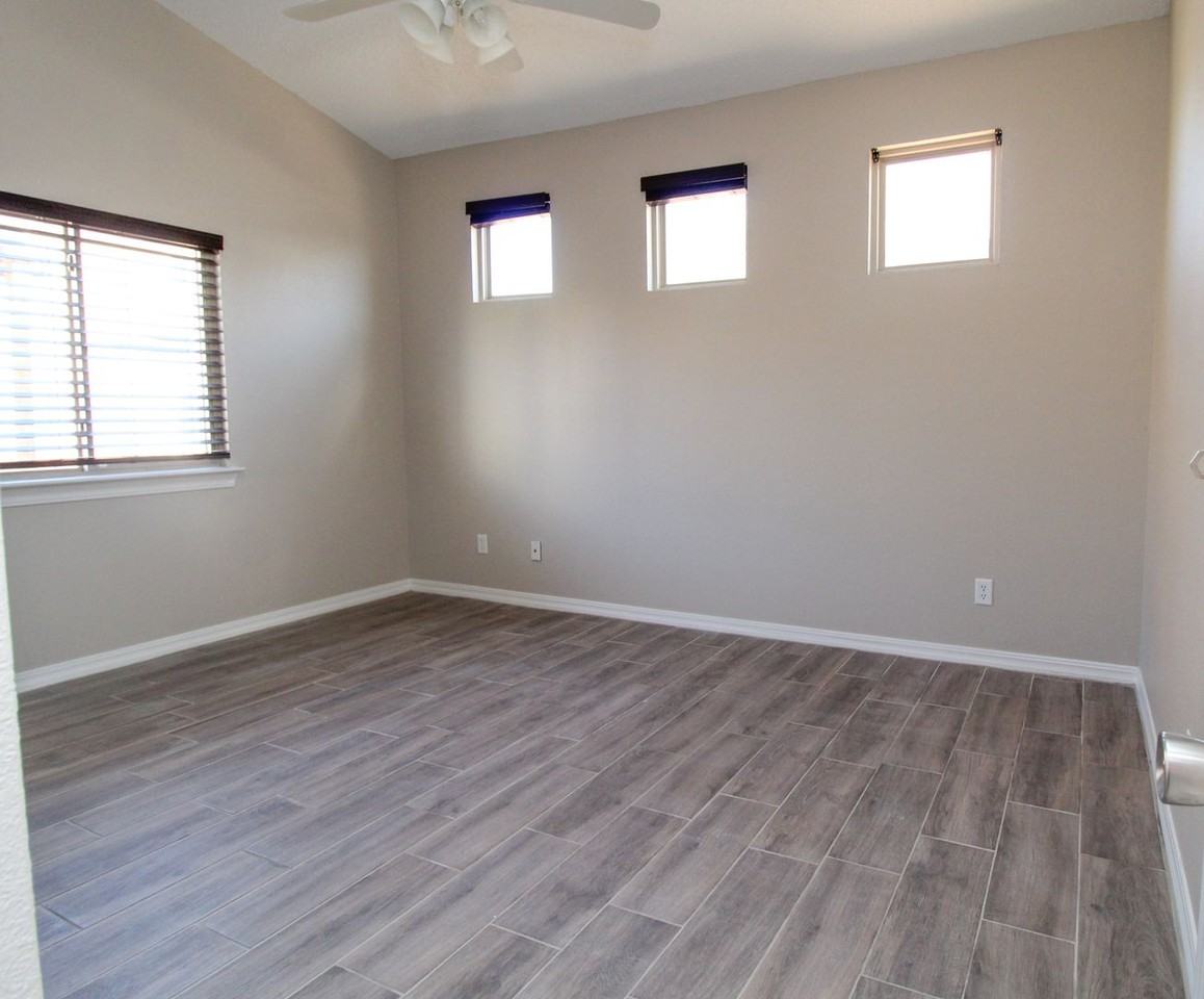 2216 Amber Point Pl - Photo 7 of 17