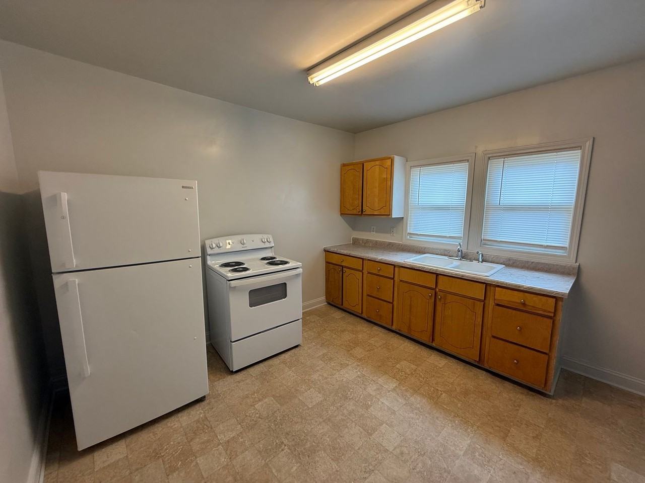 1016 Grace Ave - Photo 5 of 19