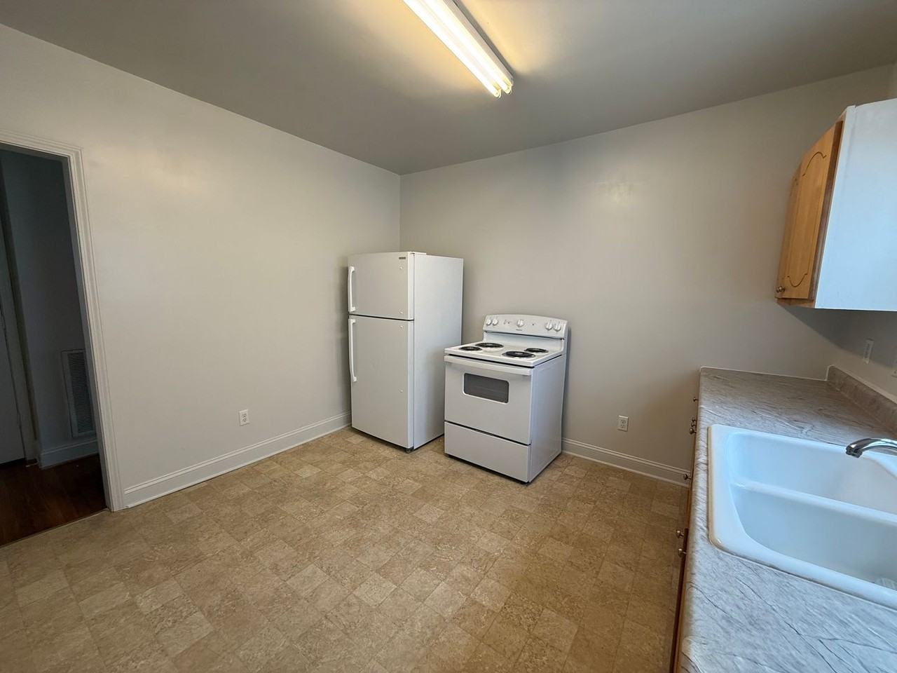 1016 Grace Ave - Photo 7 of 19