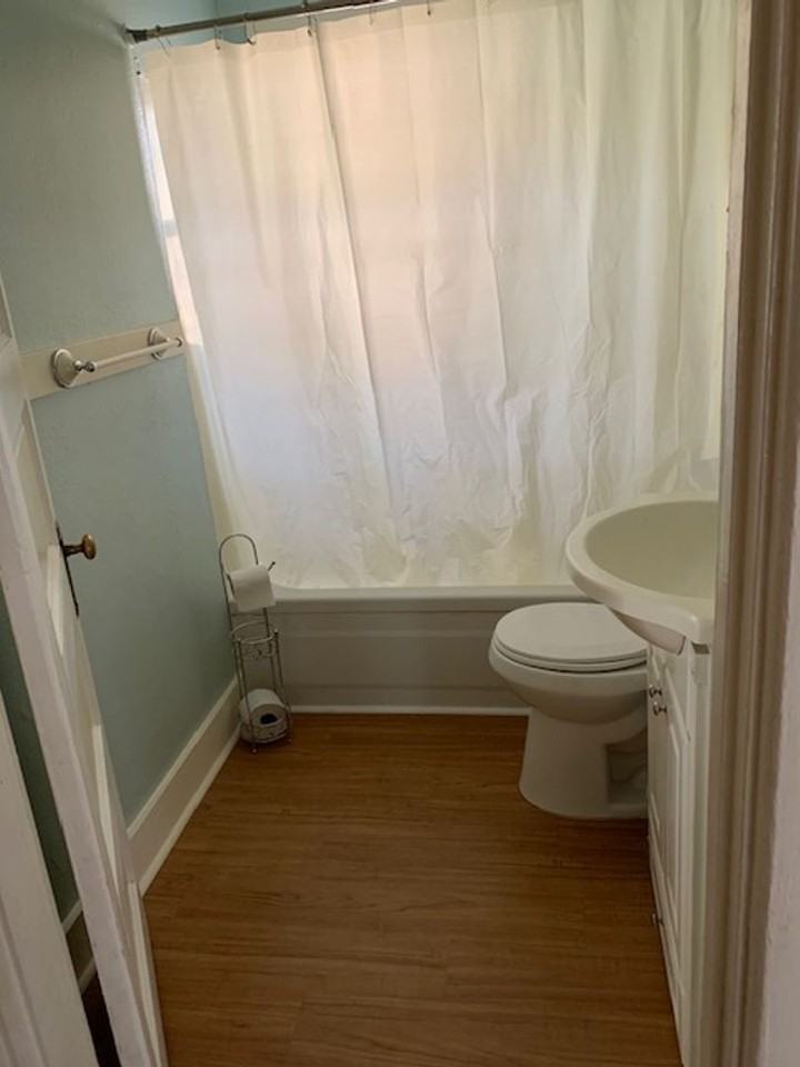 560 14th St Ne - Photo 3 of 8