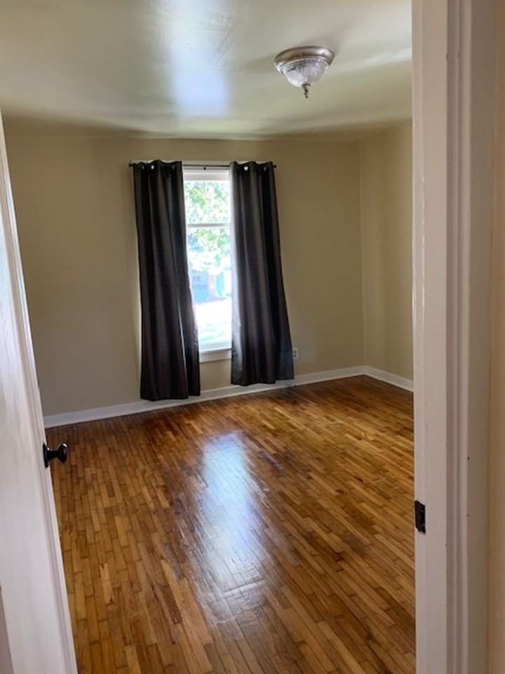 560 14th St Ne - Photo 4 of 8