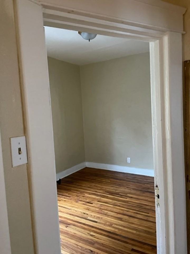 560 14th St Ne - Photo 5 of 8