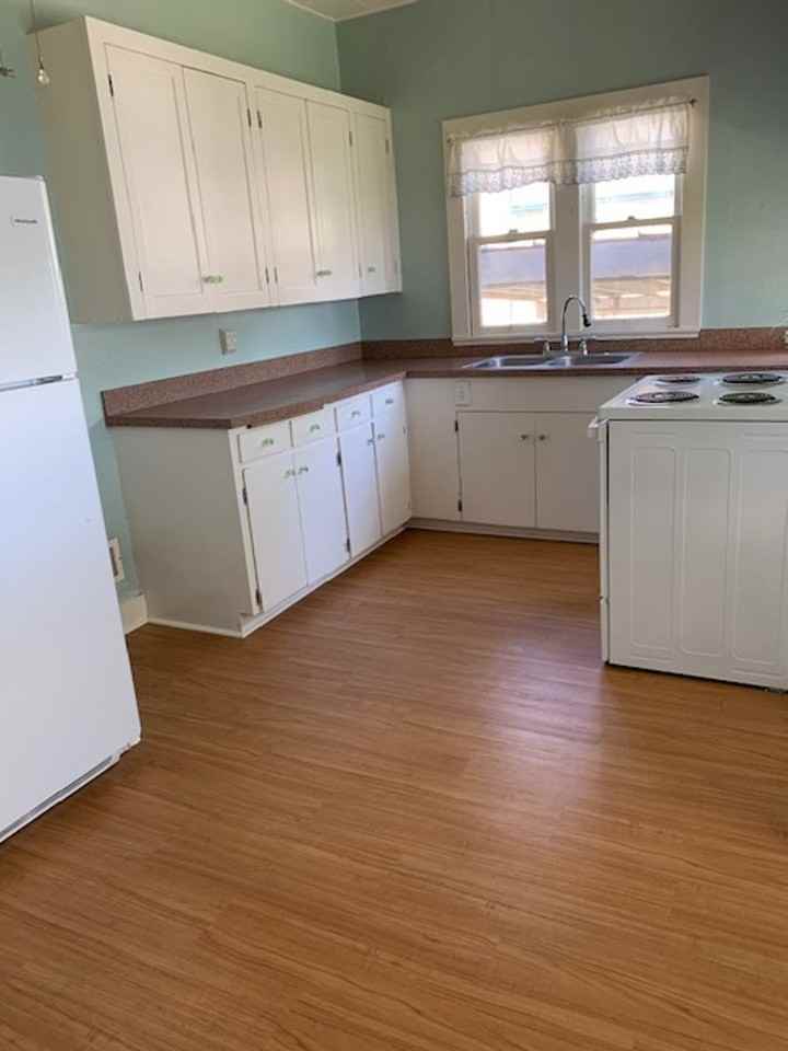 560 14th St Ne - Photo 6 of 8