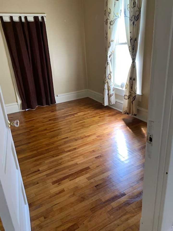 560 14th St Ne - Photo 7 of 8