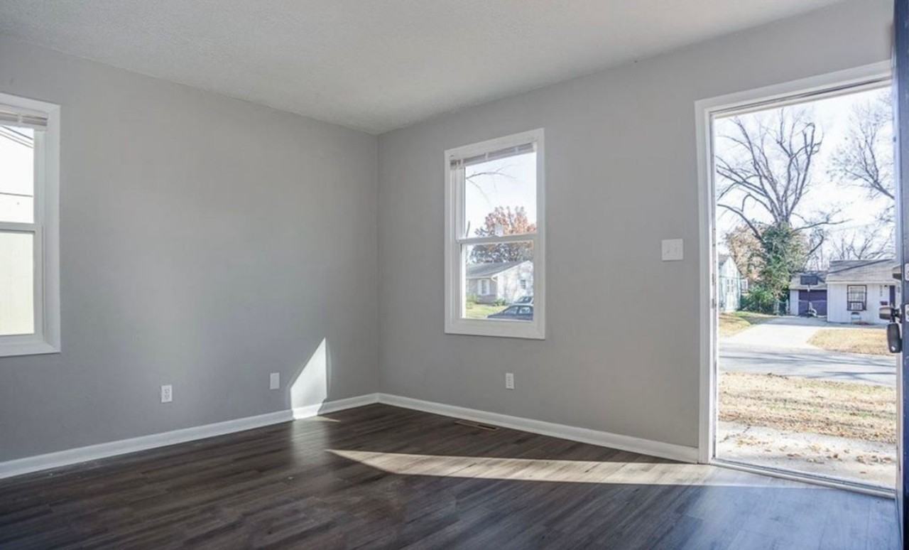 5720 E 40th Ter - Photo 3 of 12