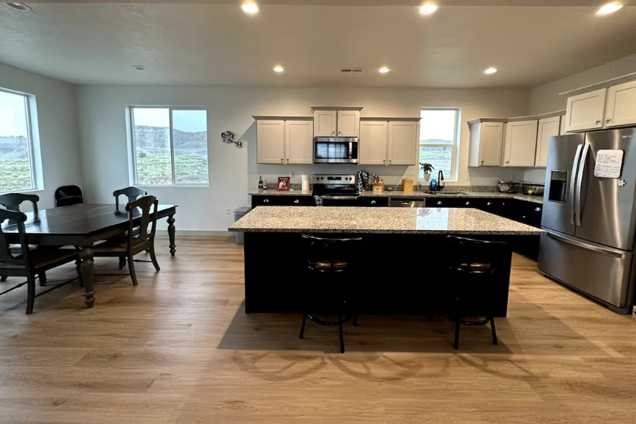 1875 E 880 N - Photo 2 of 11