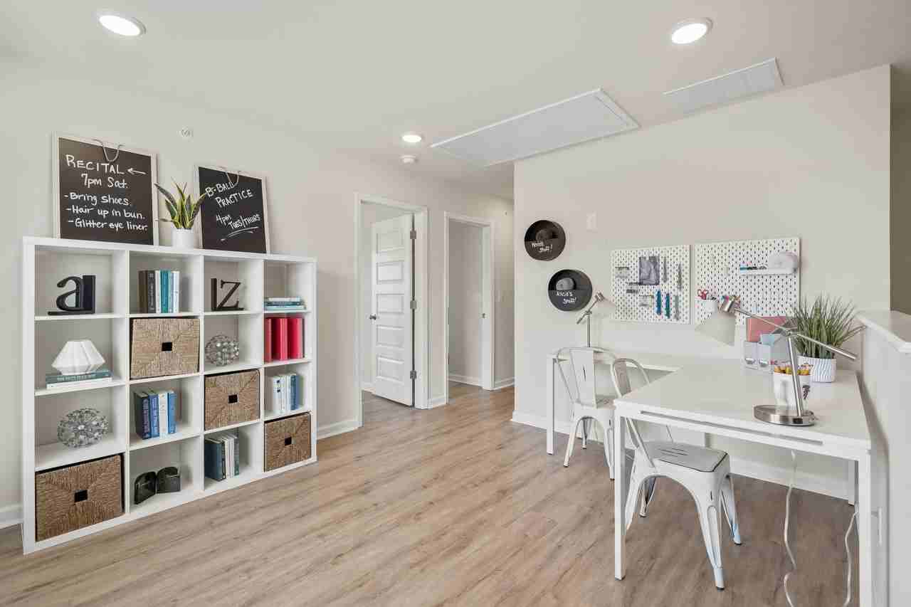 1280 Woodlyn Chase - Photo 3 of 30