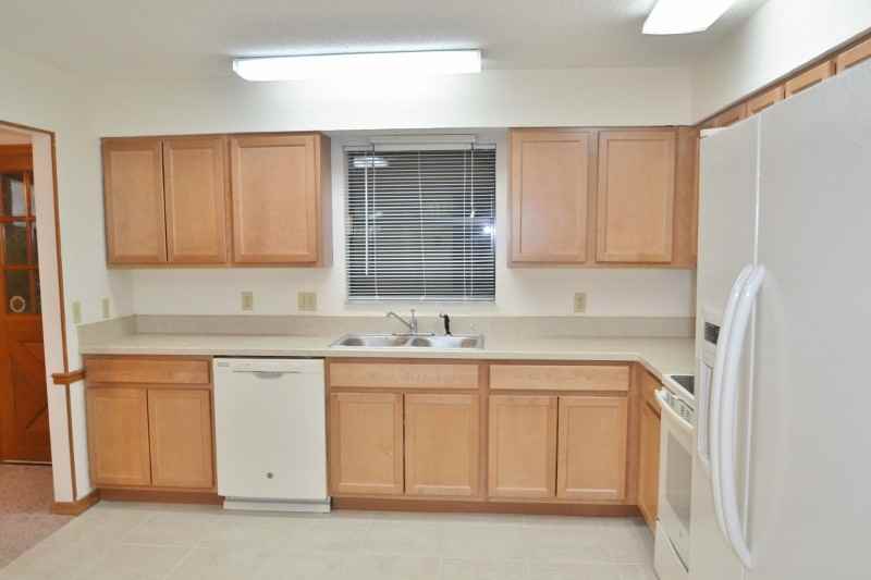 1527 Poplar Dr - Photo 3 of 12