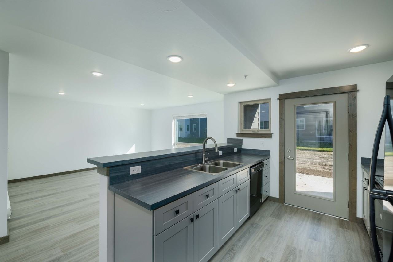 1902 Cruiser Lane - Photo 2 of 22