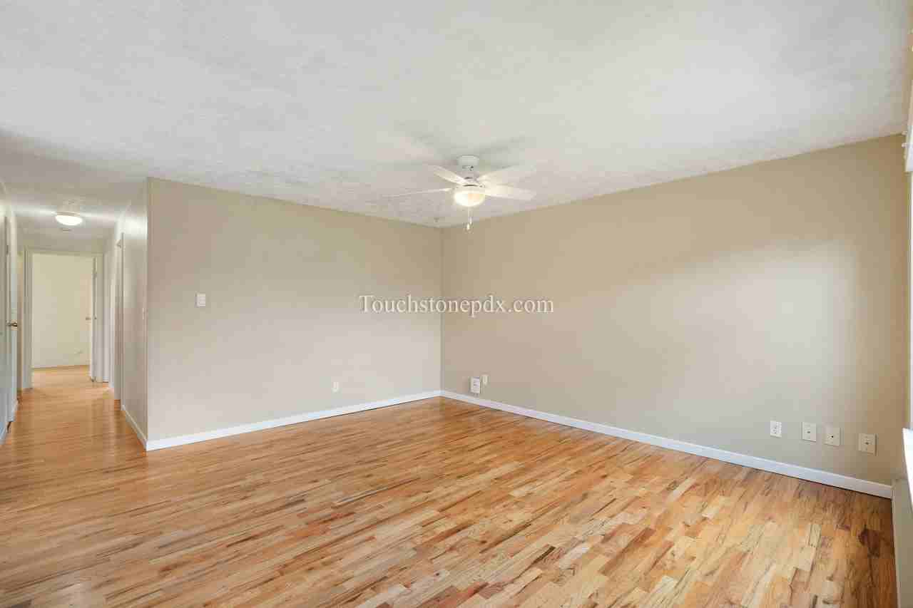 6718 Se Center St - Photo 3 of 29