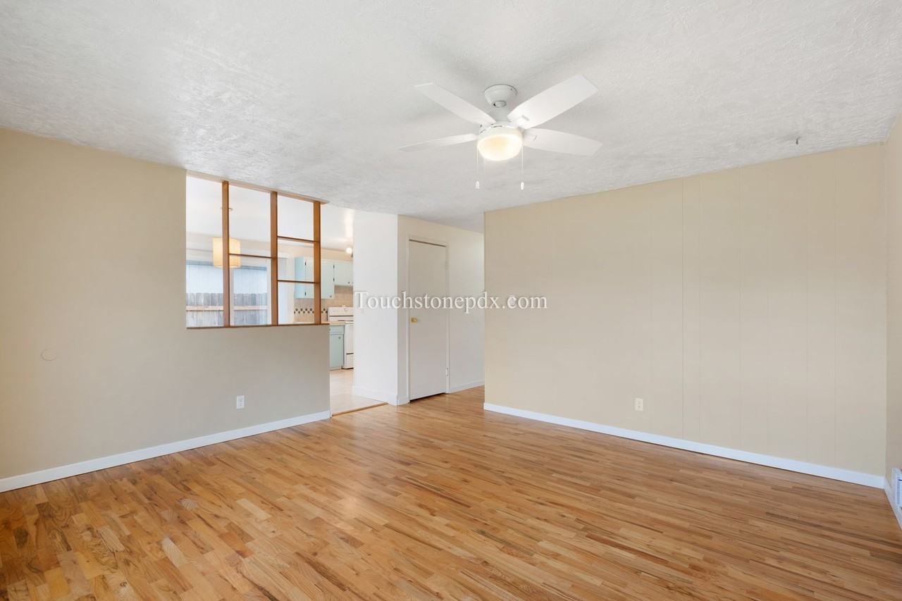 6718 Se Center St - Photo 4 of 29