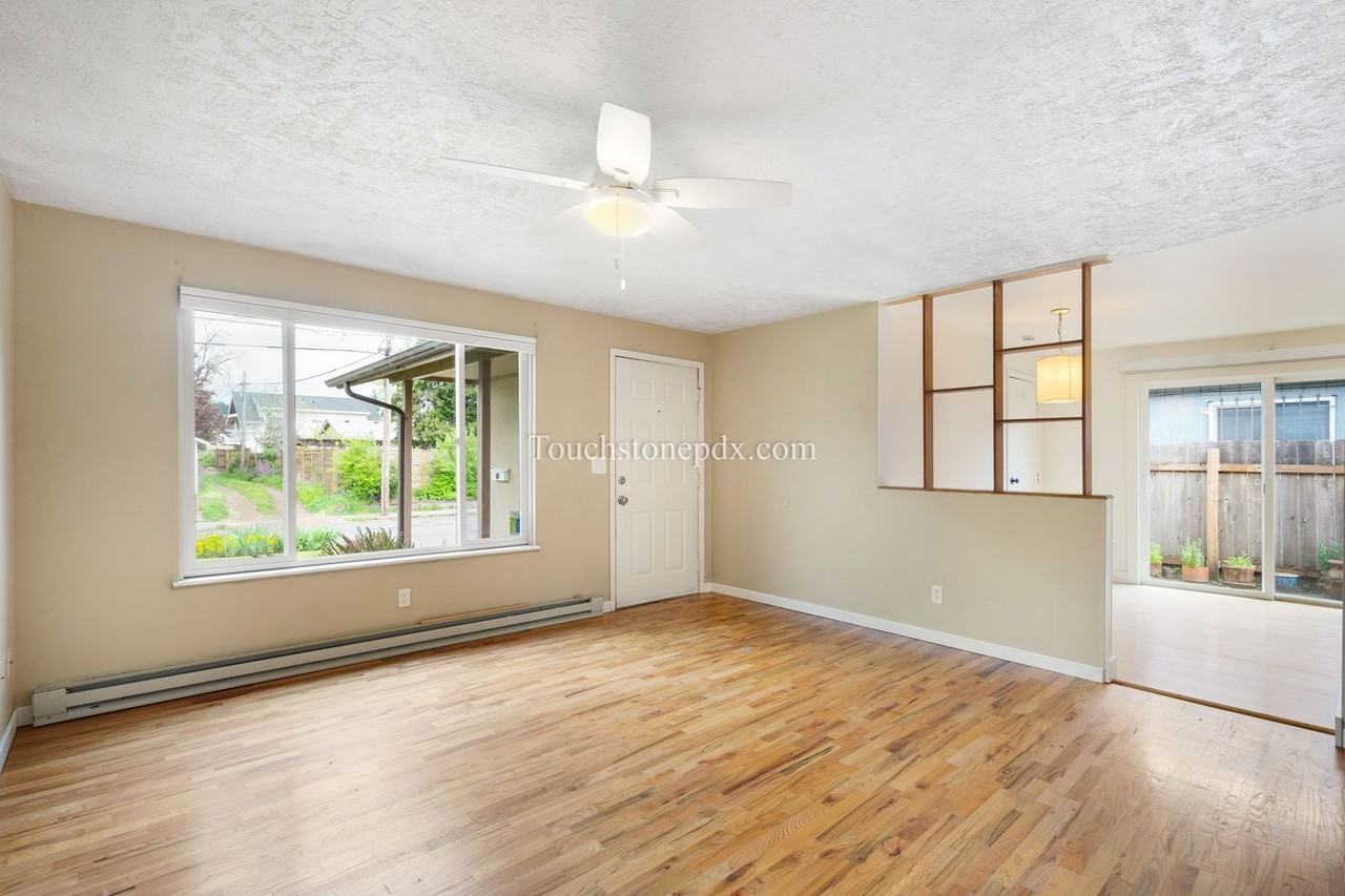 6718 Se Center St - Photo 6 of 29