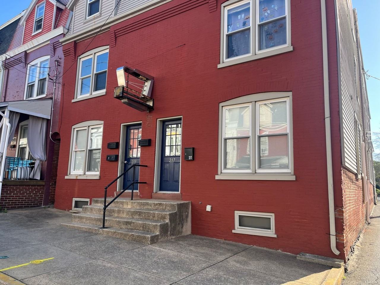 217 N Pine St - Photo 2 of 18