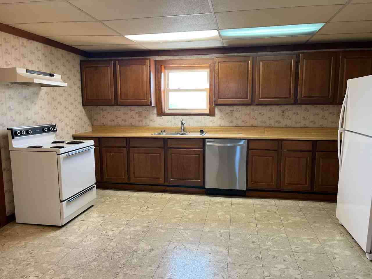 217 N Pine St - Photo 3 of 18