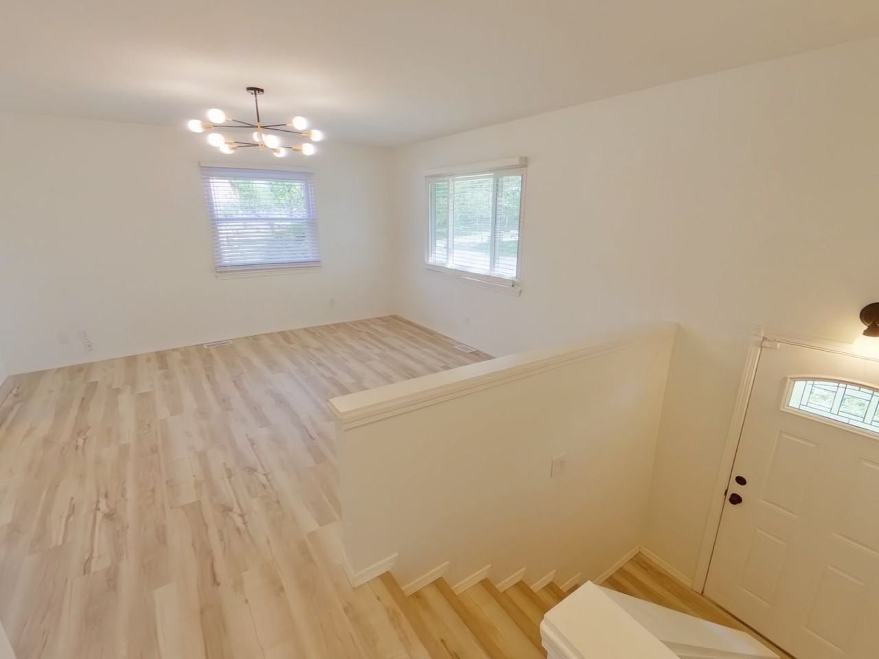 1031 N Edwards Ave - Photo 4 of 22