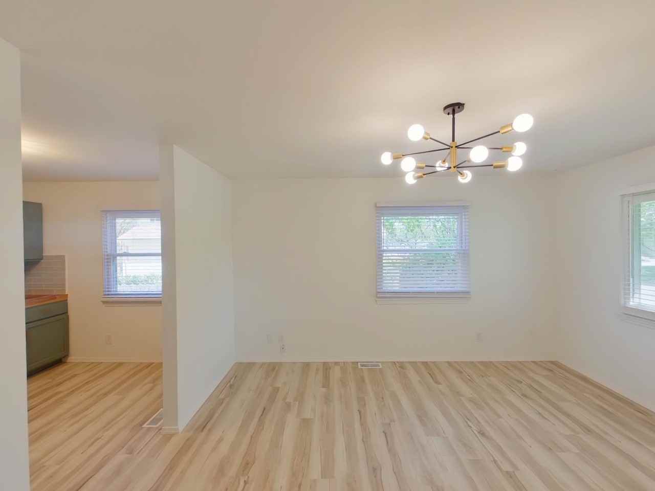 1031 N Edwards Ave - Photo 6 of 22