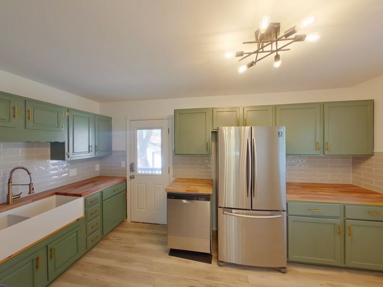 1031 N Edwards Ave - Photo 7 of 22