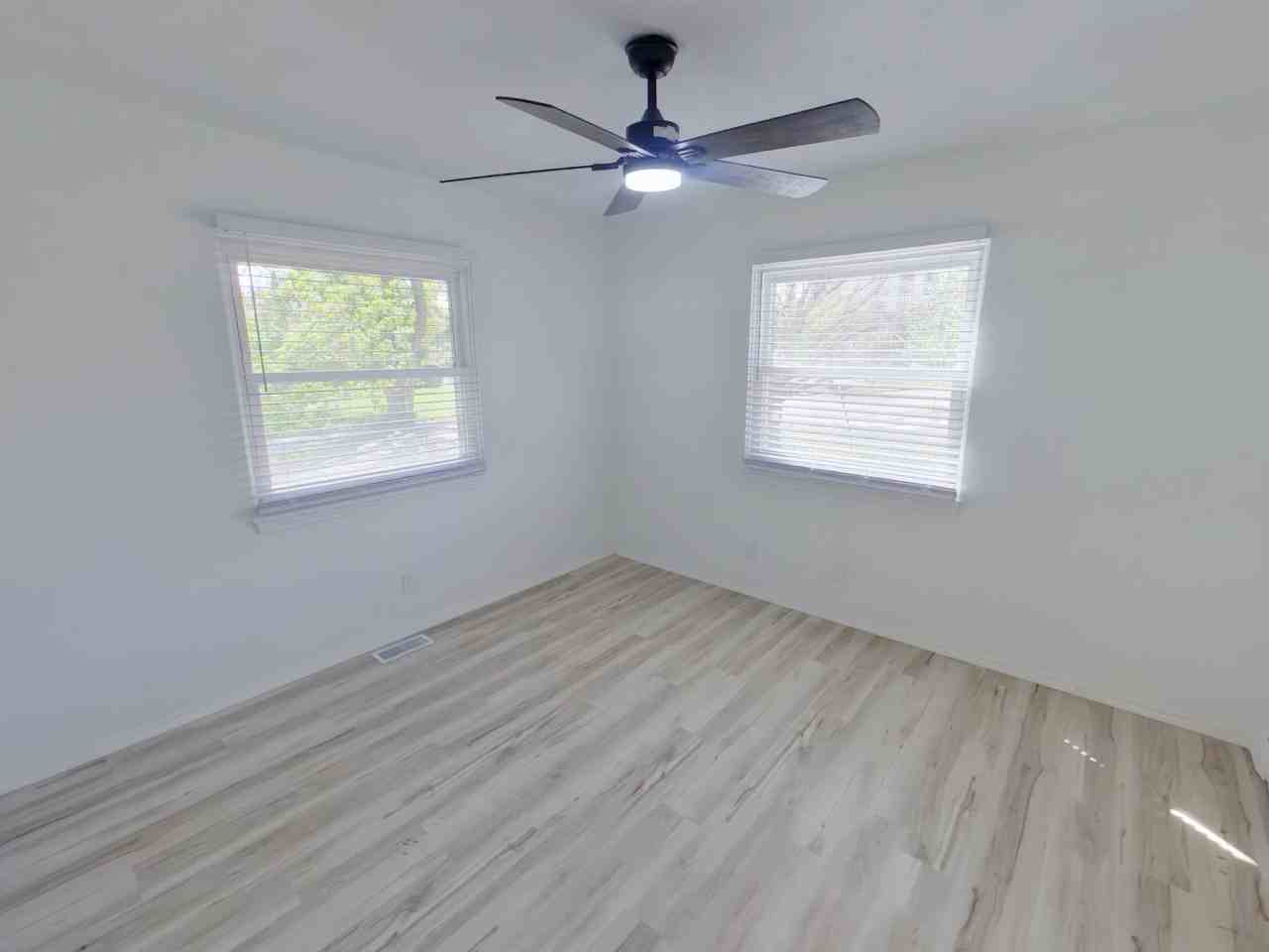 1031 N Edwards Ave - Photo 6 of 21