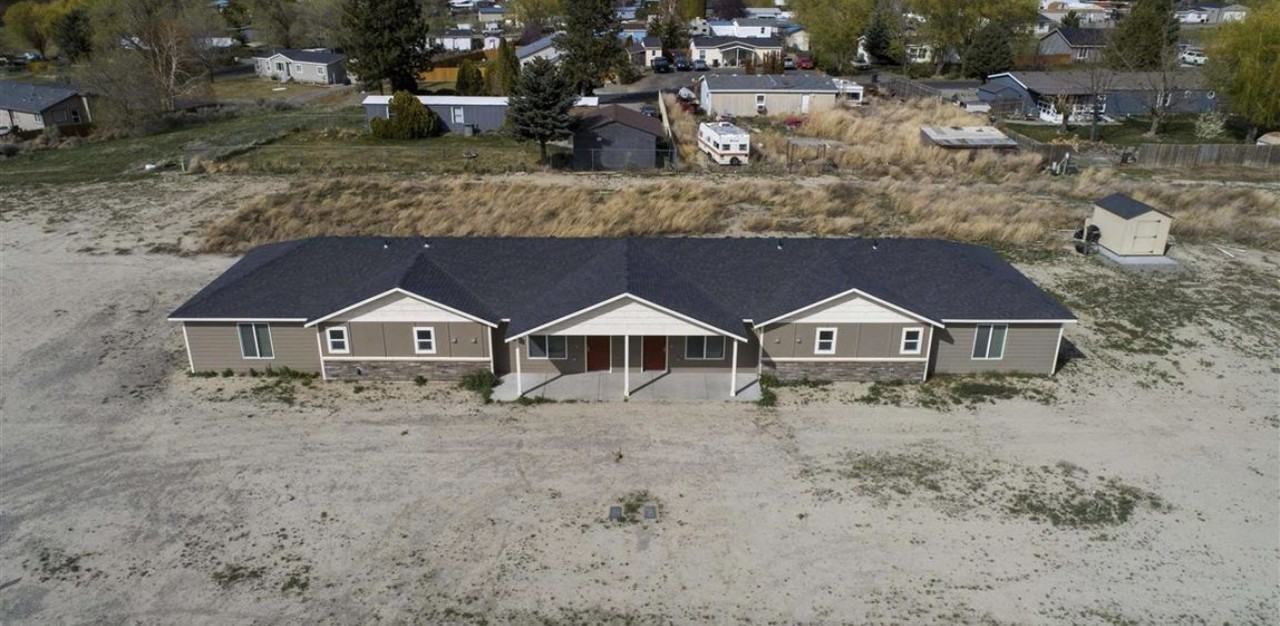 3816/3818 W Sandy Ln* - Photo 2 of 17