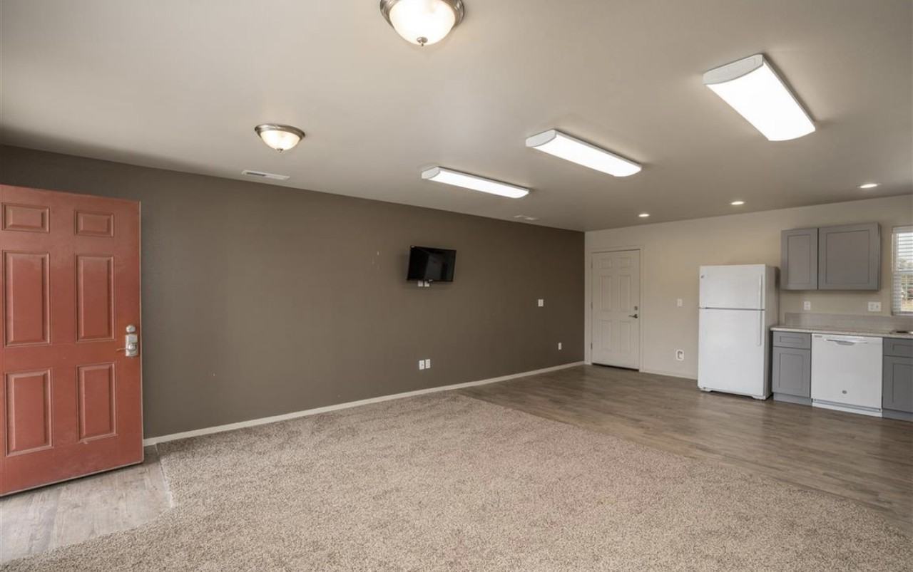 3816/3818 W Sandy Ln* - Photo 3 of 17