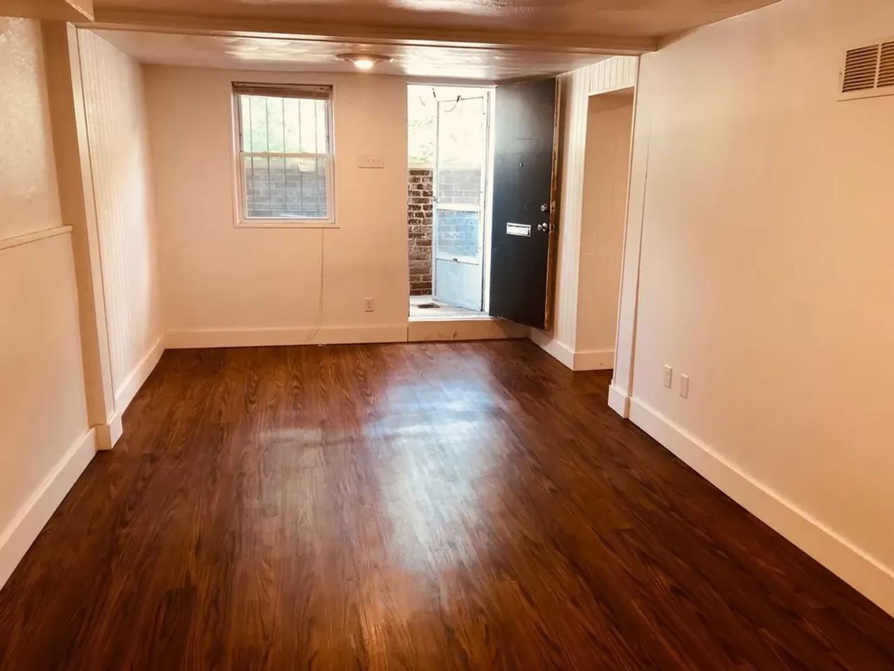 2063 Summit St - Photo 4 of 11