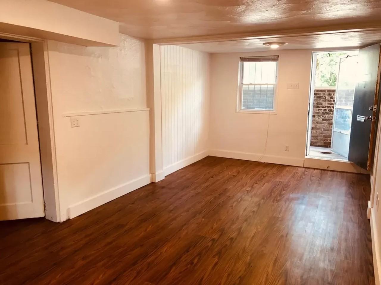 2063 Summit St - Photo 5 of 11