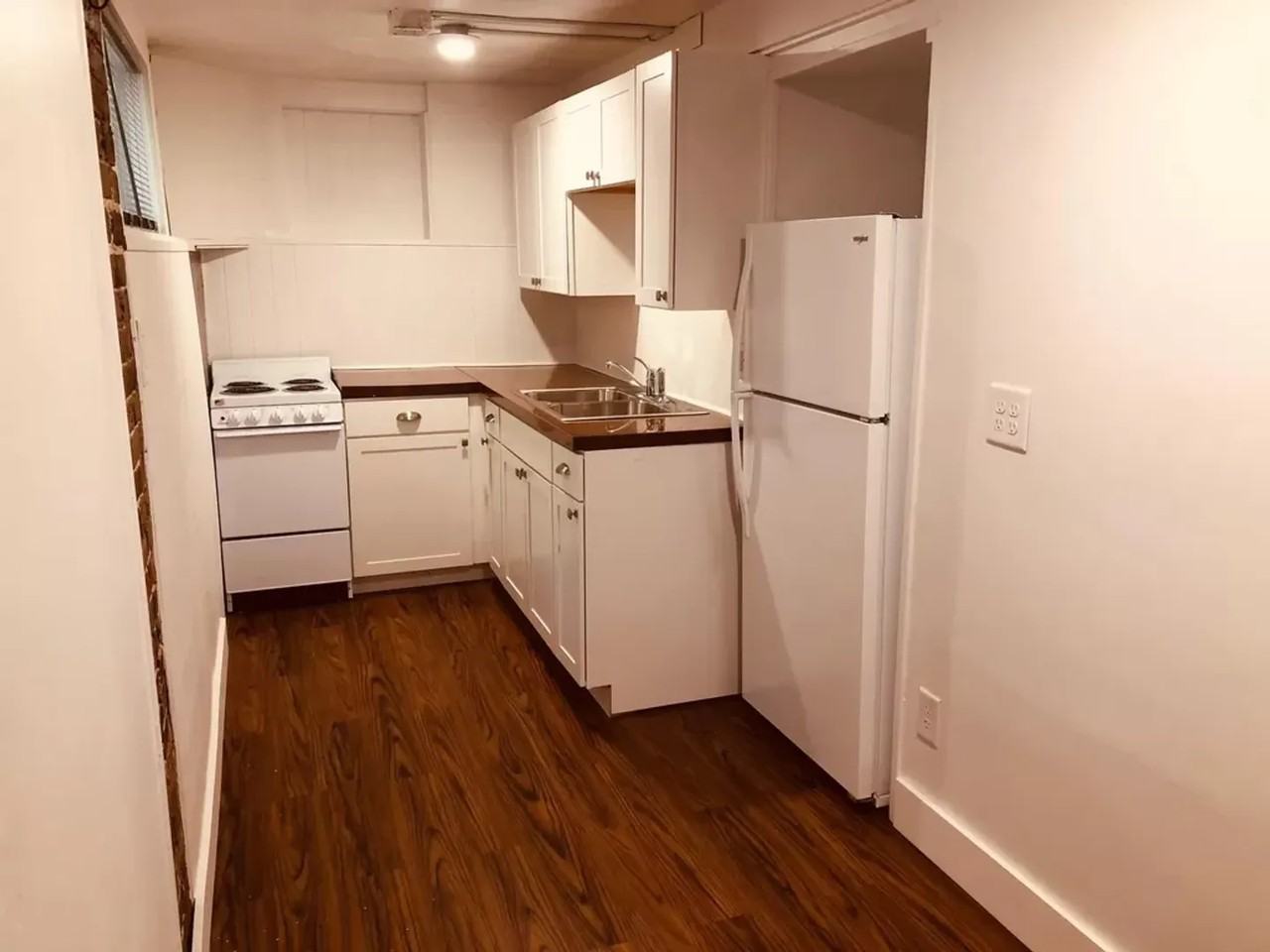 2063 Summit St - Photo 6 of 11