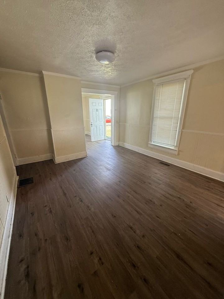 349 Washington St - Photo 2 of 11